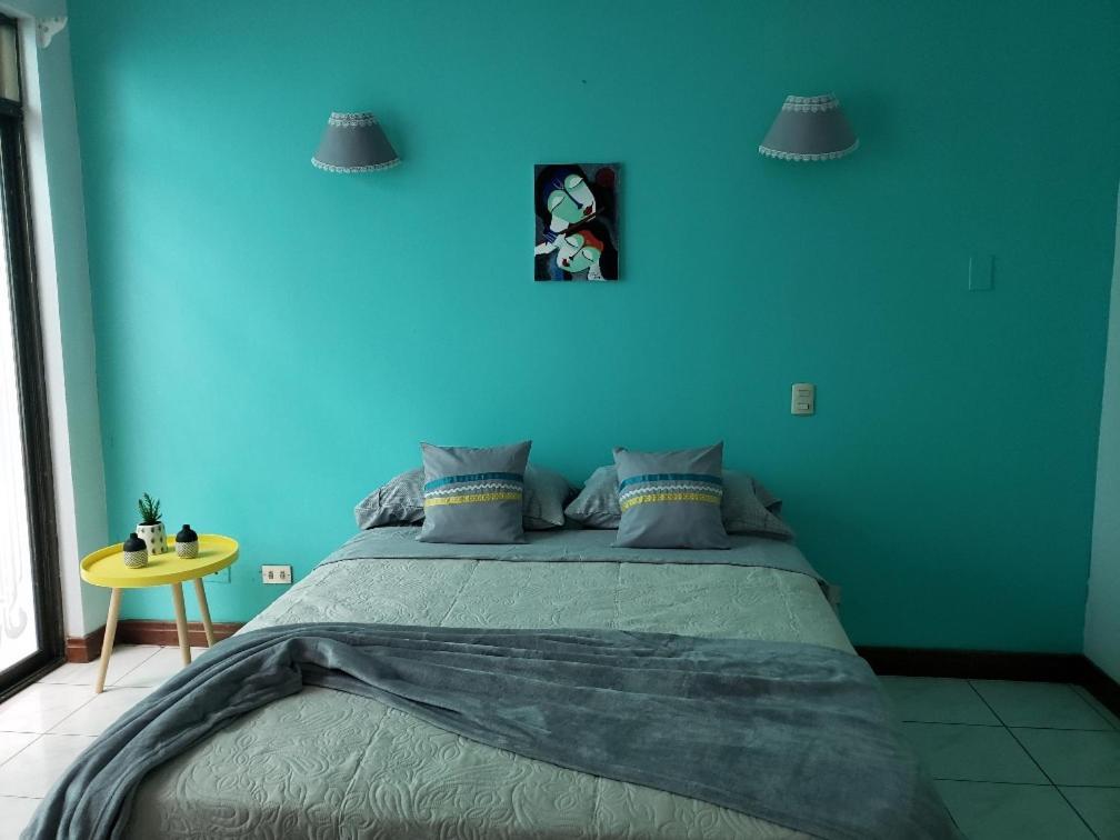 La Casa Azul Bed & Breakfast Alajuela Exterior photo